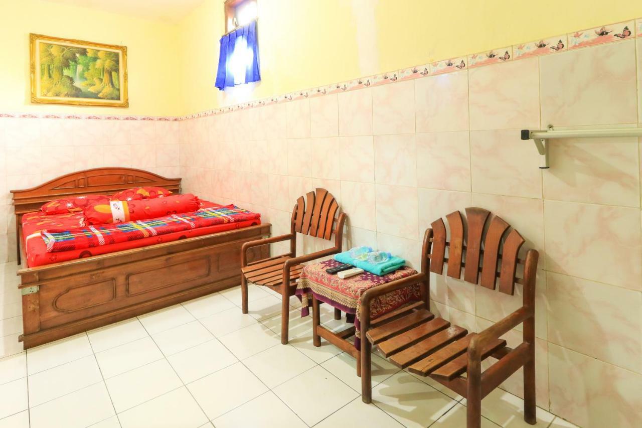 Dharmawati Homestay Syariah At Terminal Purabaya Waru Esterno foto