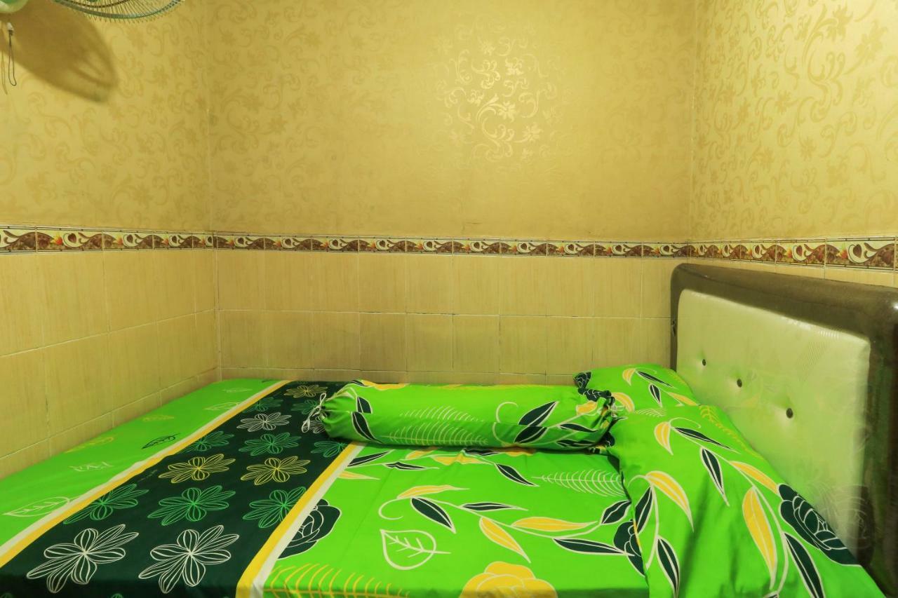Dharmawati Homestay Syariah At Terminal Purabaya Waru Esterno foto