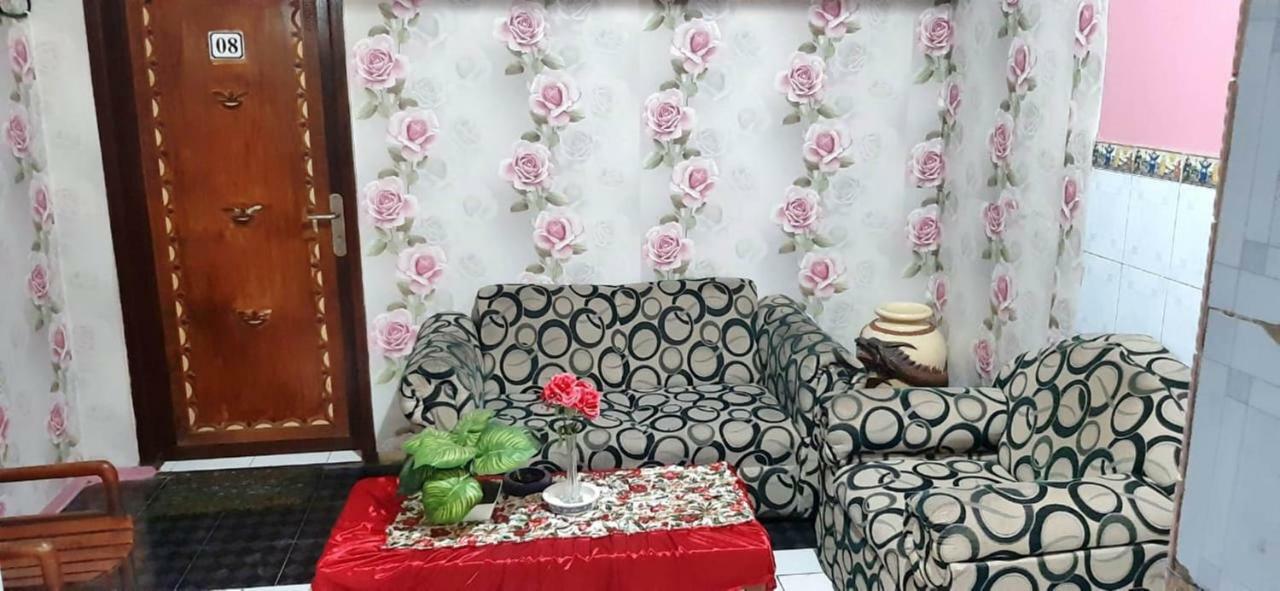 Dharmawati Homestay Syariah At Terminal Purabaya Waru Esterno foto